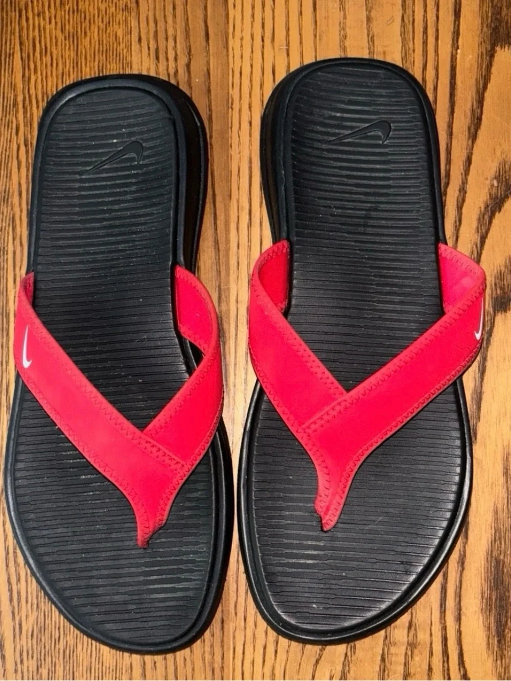Nike Men’s Red and Black Thong Sandals